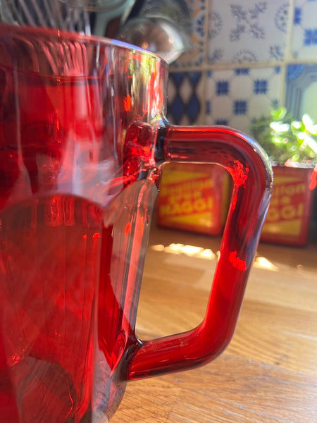 Pichet en verre rouge style Duralex
