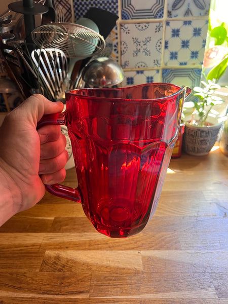 Pichet en verre rouge style Duralex