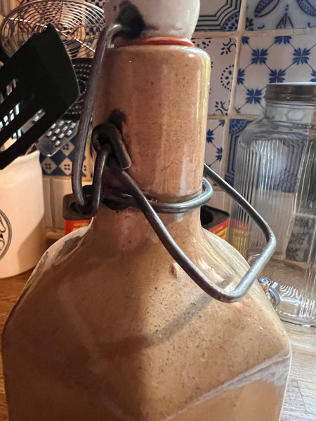 Bouteille hexagonale vintage en grès vernissé - Années 50/60