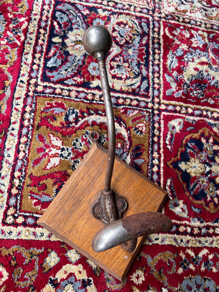 Porte-manteau mural vintage à double patère en bois et métal