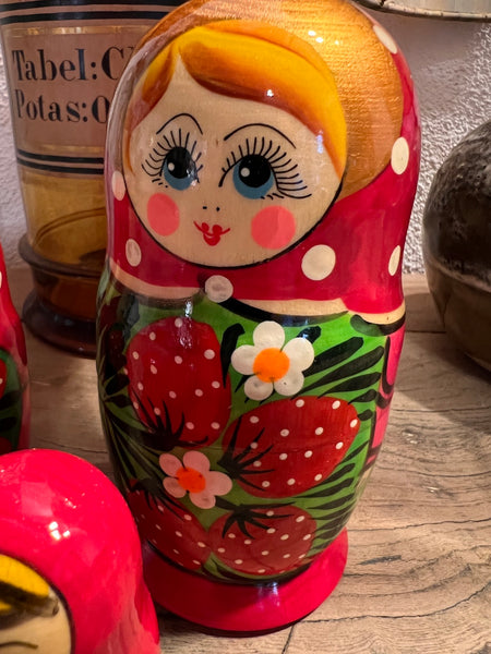 Matriochka / poupée gigogne russe vintage peinte à la main - Russie