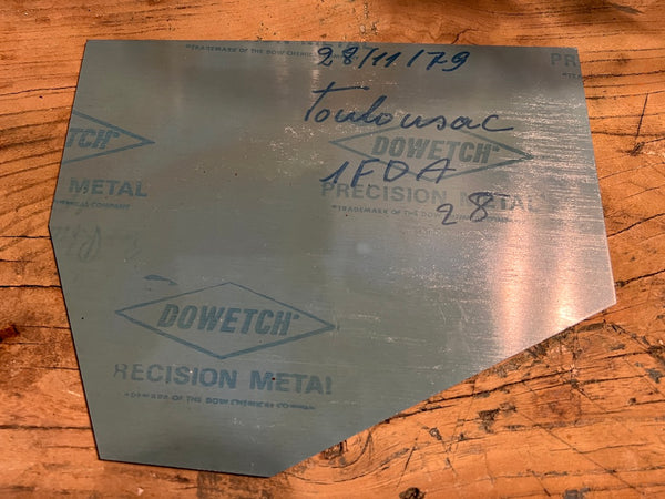 2 plaques d'embossage à froid vintage Toulousac en aluminium - 70's