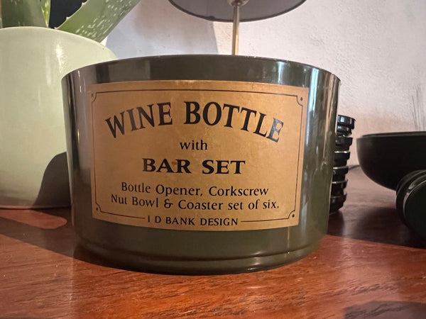Bouteille accessoires de bar vintage ouvre-bouteille, tire-bouchon, bol et 6 sous-verres en plastique