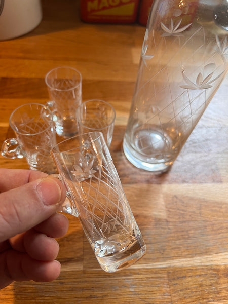 Service à liqueur vintage en verre gravé