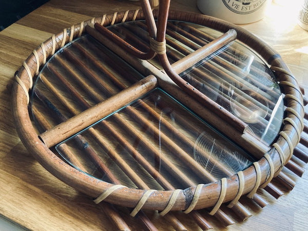 Plateau à fromage vintage en rotin et verre