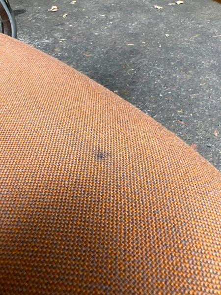 Fauteuil chauffeuse vintage Strafor en métal chromé et laine marron orangé - Années 70